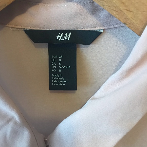 🔥 2/$10 🔥 H&M blouse - Picture 2 of 3